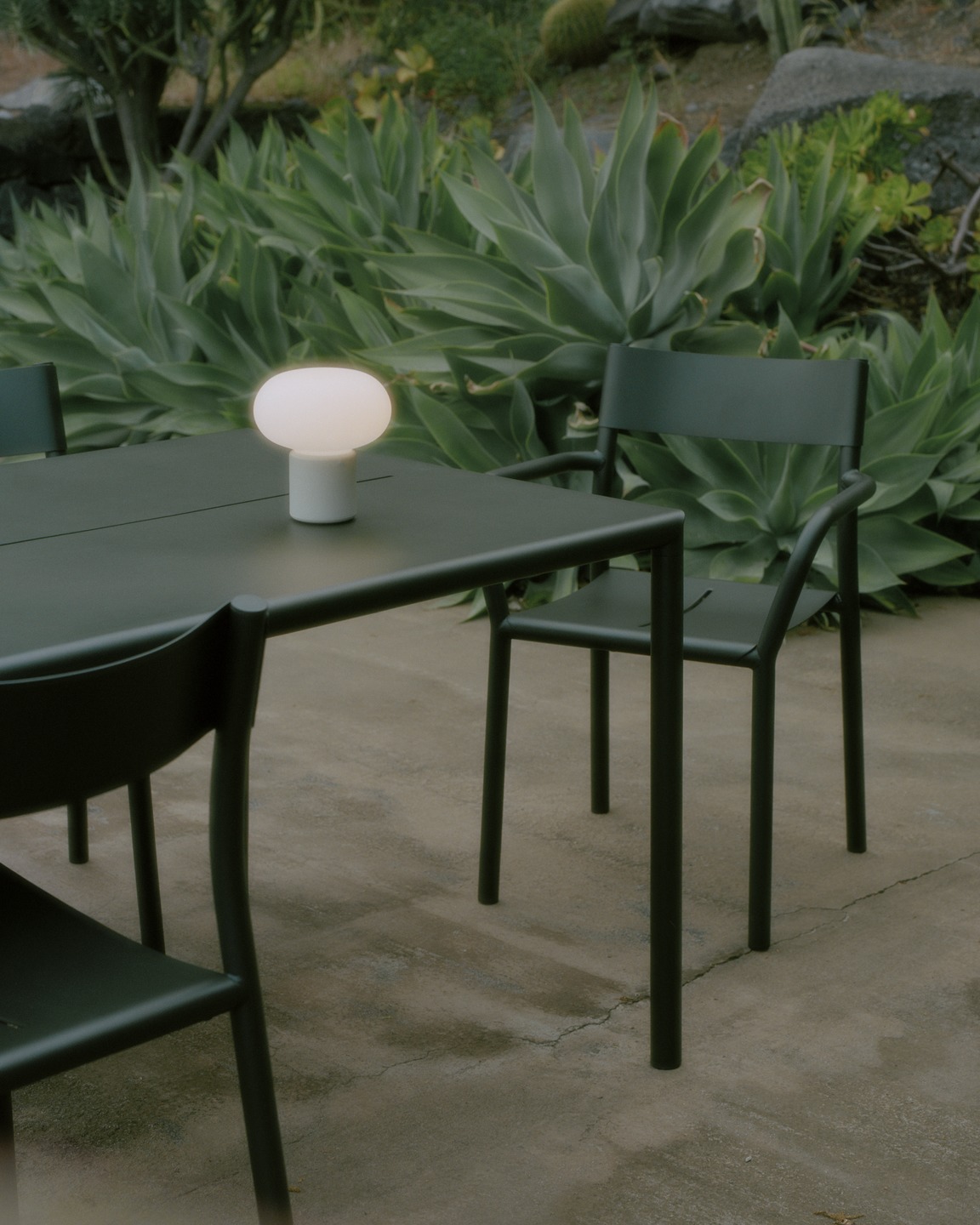 New Works - May Table - Afbeelding 2